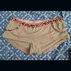 Boyshort underwear w/pink cheetah design